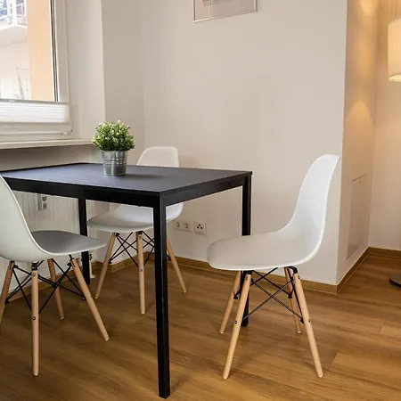 Fullhouse - Halle - T28 - Wolf Apartment *